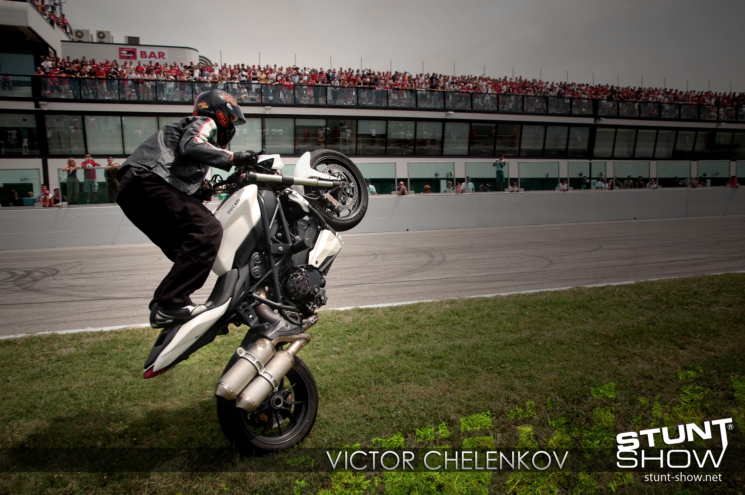 Wheeling sur gazon World Ducati Week